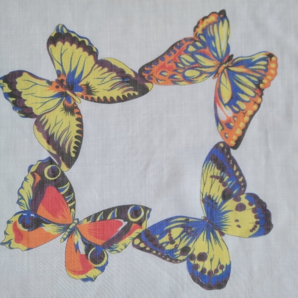 💥FREE with 3/$30 BUNDLE💥 -Sheer Butterfly Scarf - Picture 5 of 7